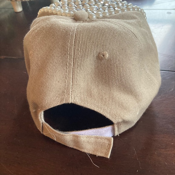 Cream woman’s pearl and diamond baseball hat - Picture 2 of 3